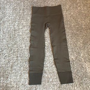 Lululemon Mid-Rise Green Leggings - Size 6